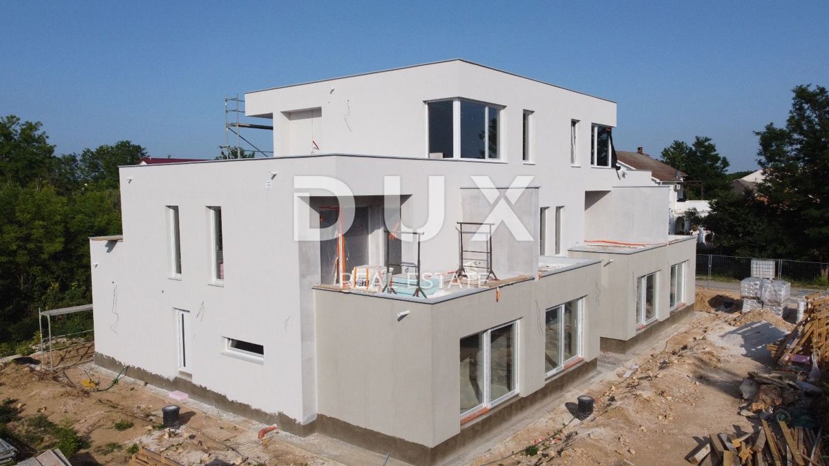 ZADAR, PRIVLAKA - Novogradnja s strešno teraso in pogledom na morje 110 metrov od plaže! C