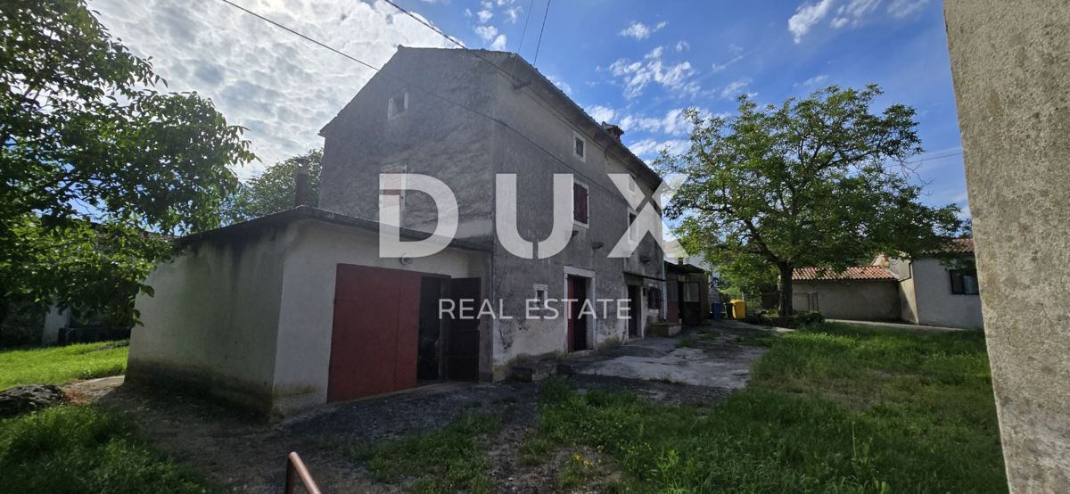 ISTRA, LABIN - Prostorna posest s 3 hišami in 18.500 m2 zemljišča