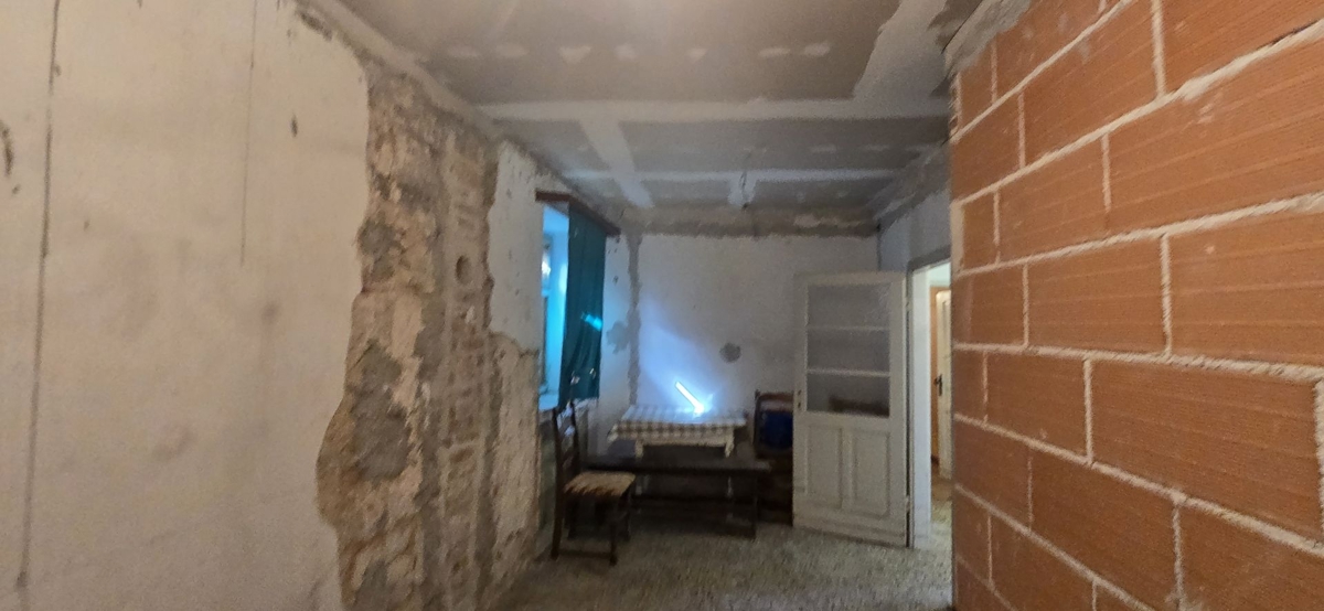 ISTRA, LABIN - Prostorna posest s 3 hišami in 18.500 m2 zemljišča