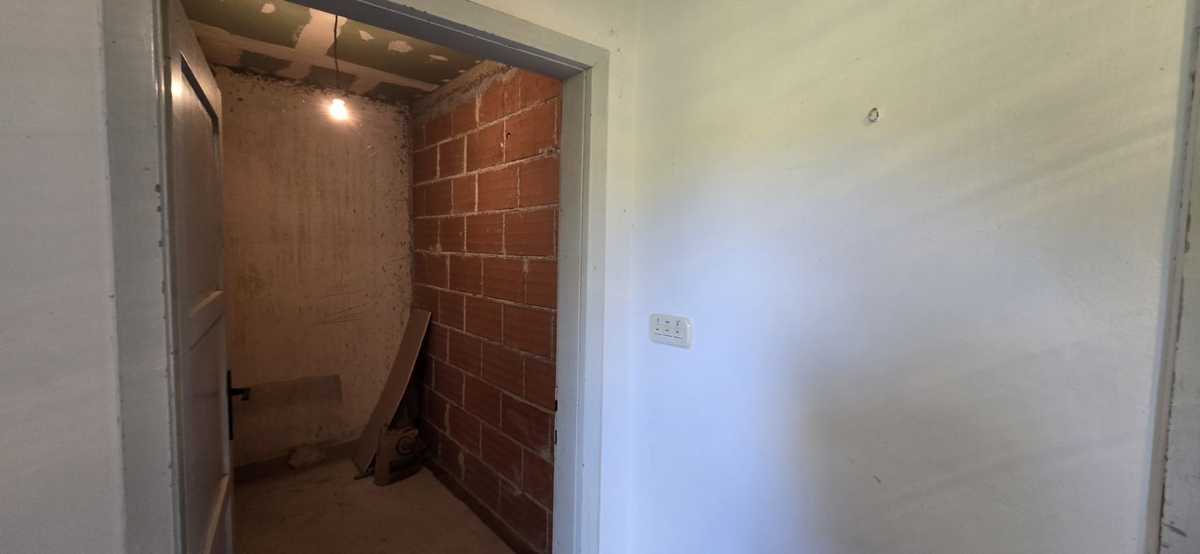 ISTRA, LABIN - Prostorna posest s 3 hišami in 18.500 m2 zemljišča