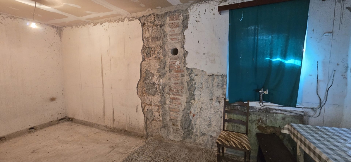 ISTRA, LABIN - Prostorna posest s 3 hišami in 18.500 m2 zemljišča