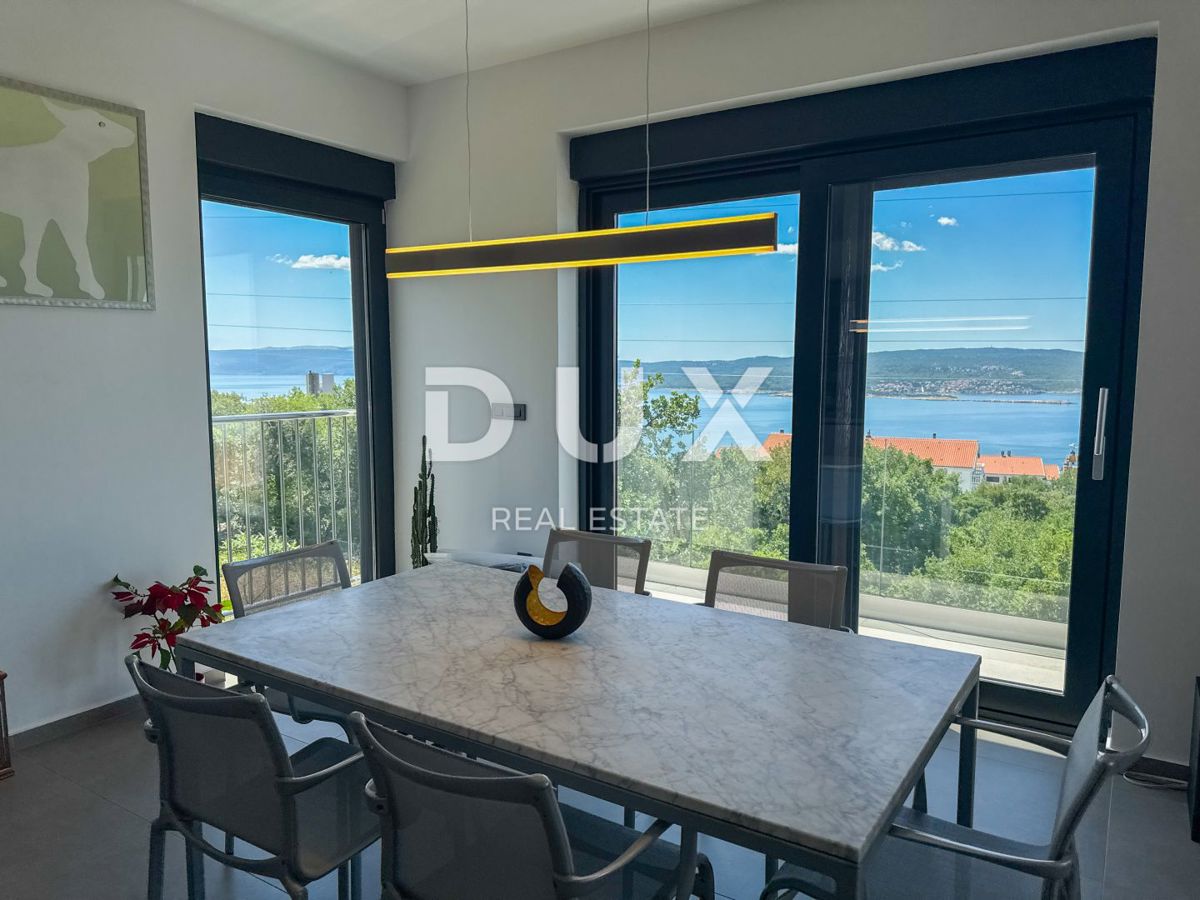 CRIKVENICA, KVARNER - Moderna vila z bazenom in panoramskim pogledom na morje (hiša + stanovanje)
