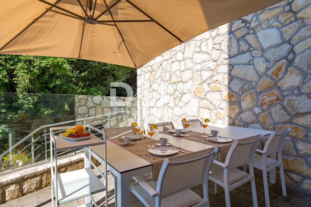 OPATIJA, LOVRAN - ekskluzivno stanovanje 50 m od morja