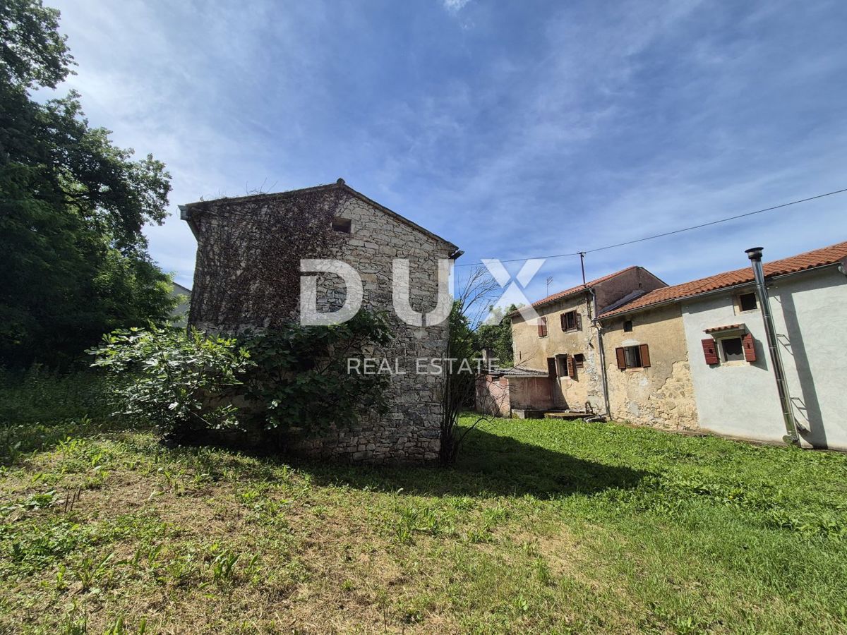 ISTRA, LABIN - Avtentična istrska kamnita hiša z gospodarskim poslopjem in velikim vrtom