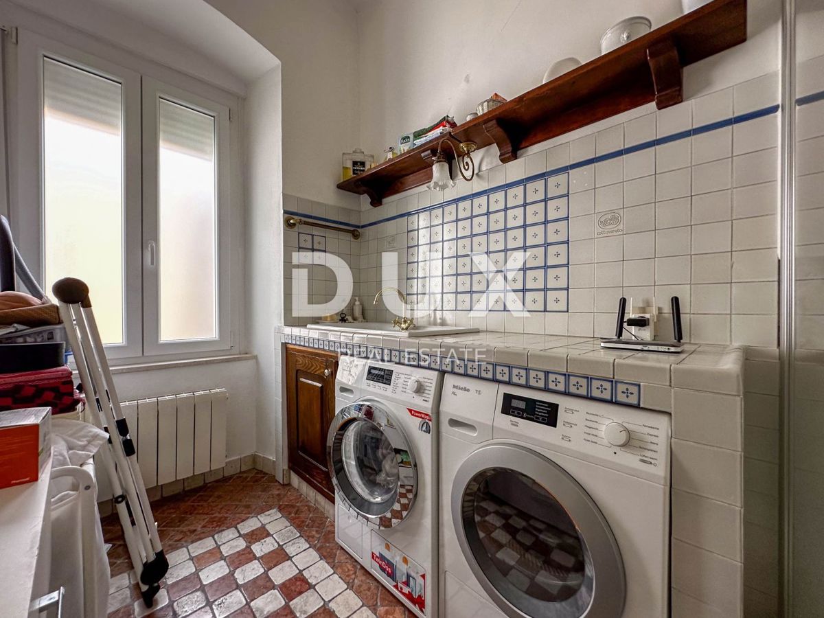 RIJEKA, CENTER - stanovanje, 4 spalnice + dnevna soba, 3. nadstropje, LUKSUZNO OPREMLJENO!