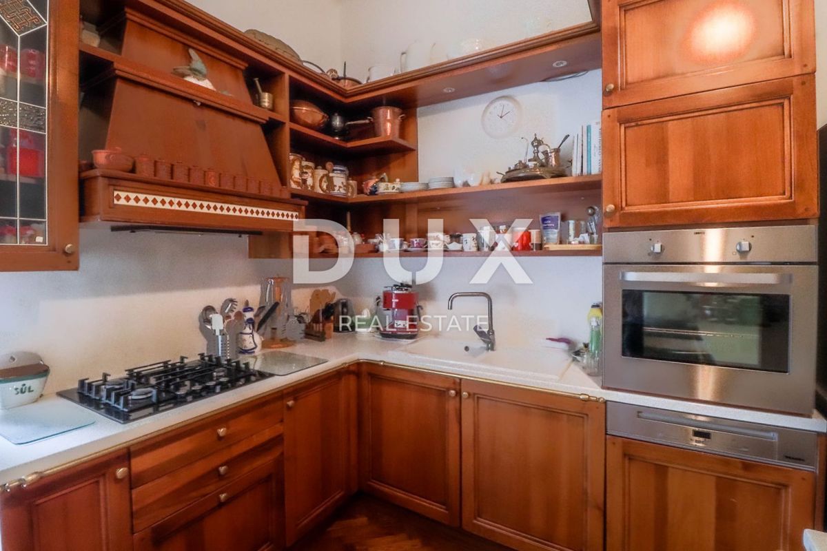 RIJEKA, CENTER - stanovanje, 4 spalnice + dnevna soba, 3. nadstropje, LUKSUZNO OPREMLJENO!