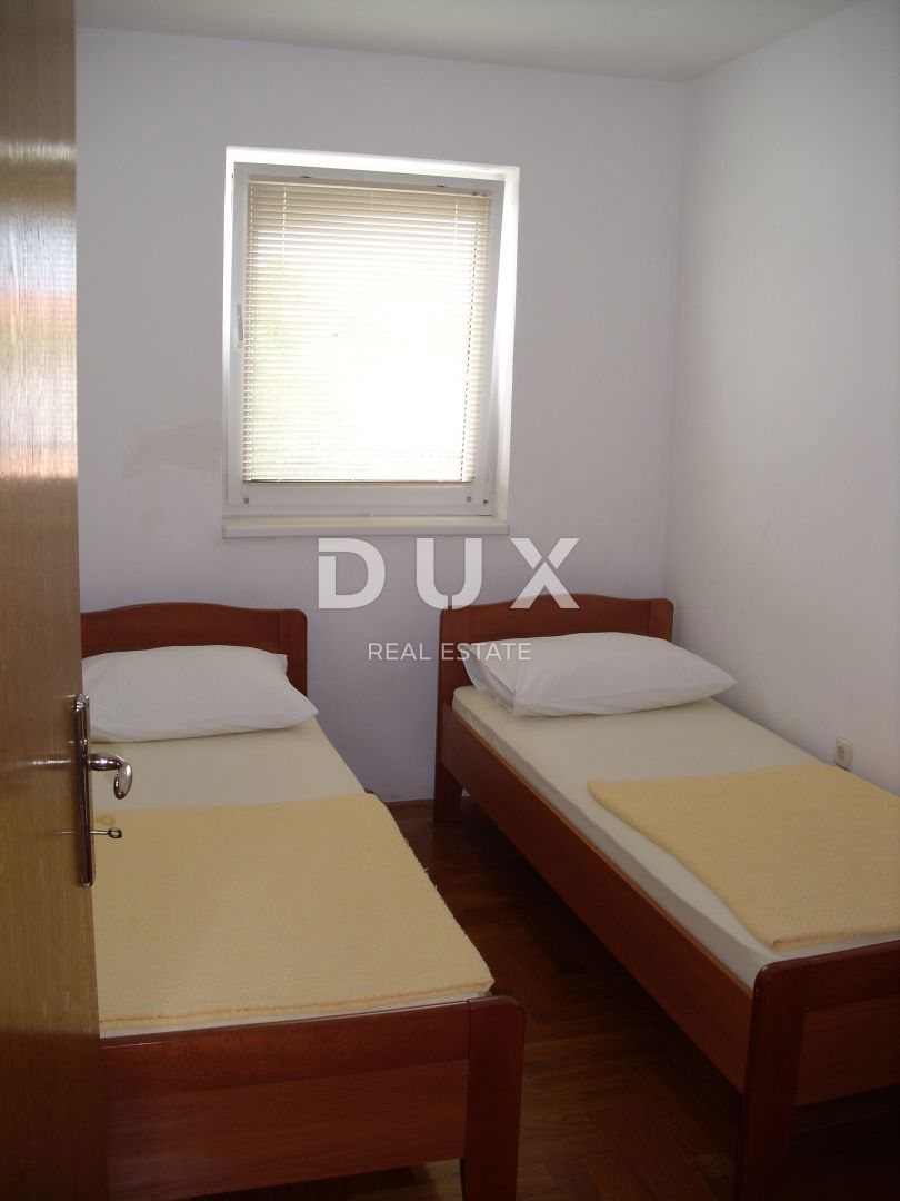 OTOK KRK, MALINSKA - Apartma 2 spalnici + dnevna soba s parkirnim mestom