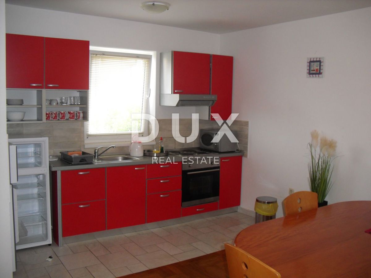 OTOK KRK, MALINSKA - Apartma 2 spalnici + dnevna soba s parkirnim mestom