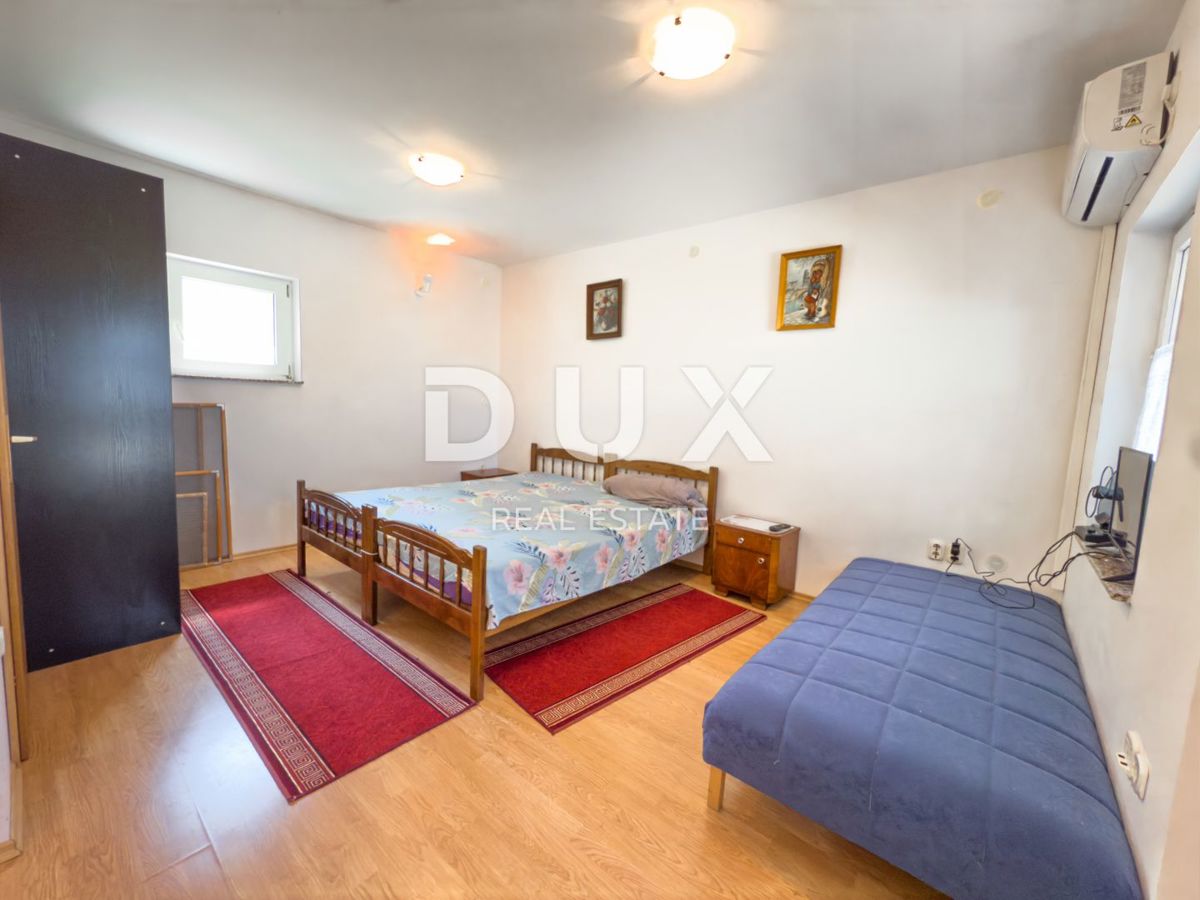 NOVI VINODOLSKI - hiša s 4 apartmaji