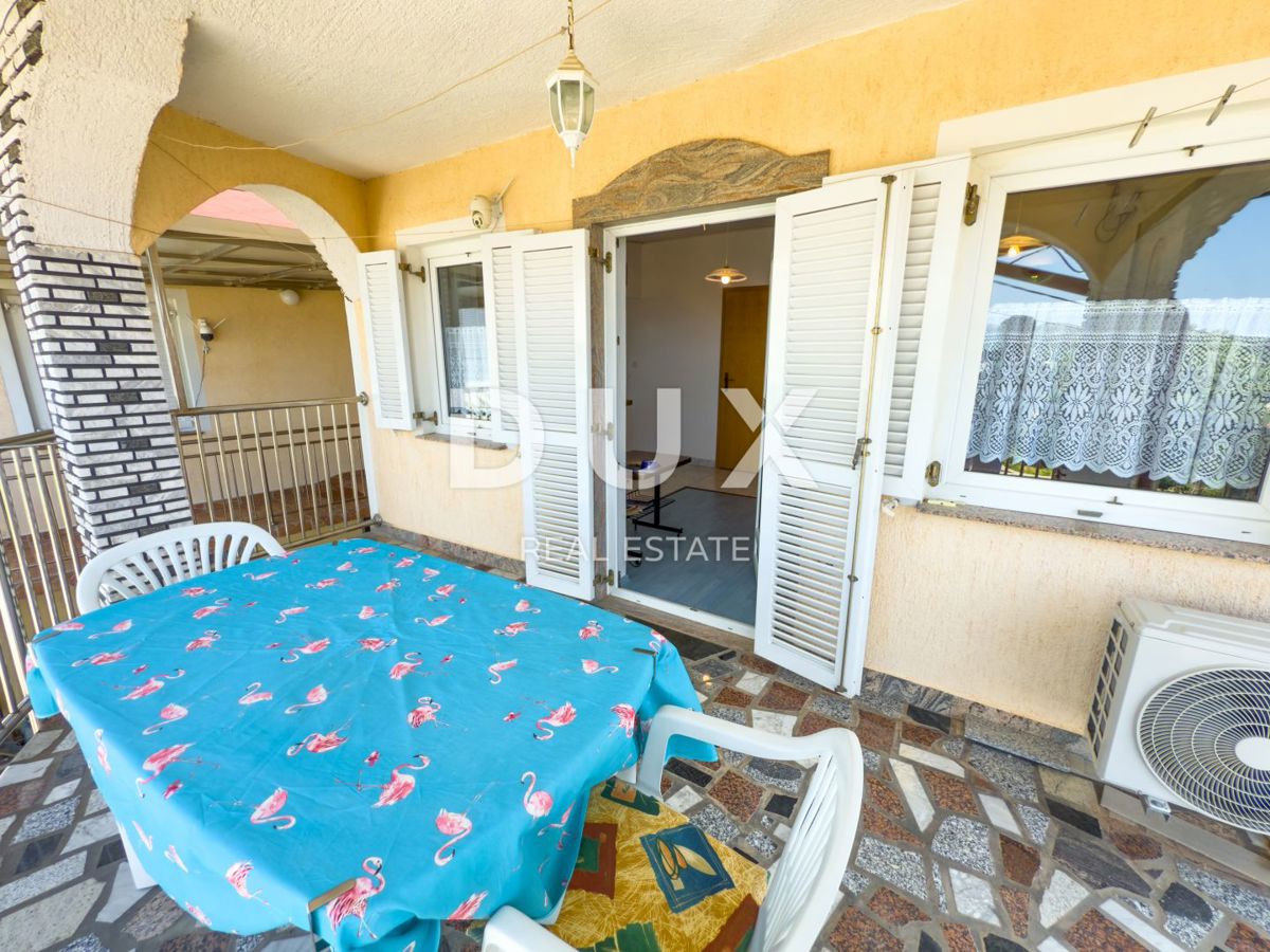 NOVI VINODOLSKI - hiša s 4 apartmaji