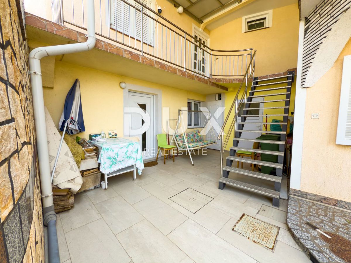 NOVI VINODOLSKI - hiša s 4 apartmaji