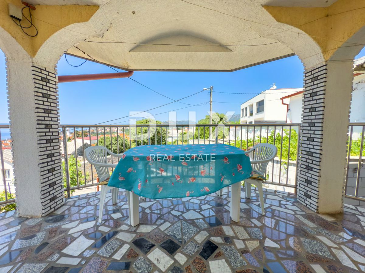 NOVI VINODOLSKI - hiša s 4 apartmaji