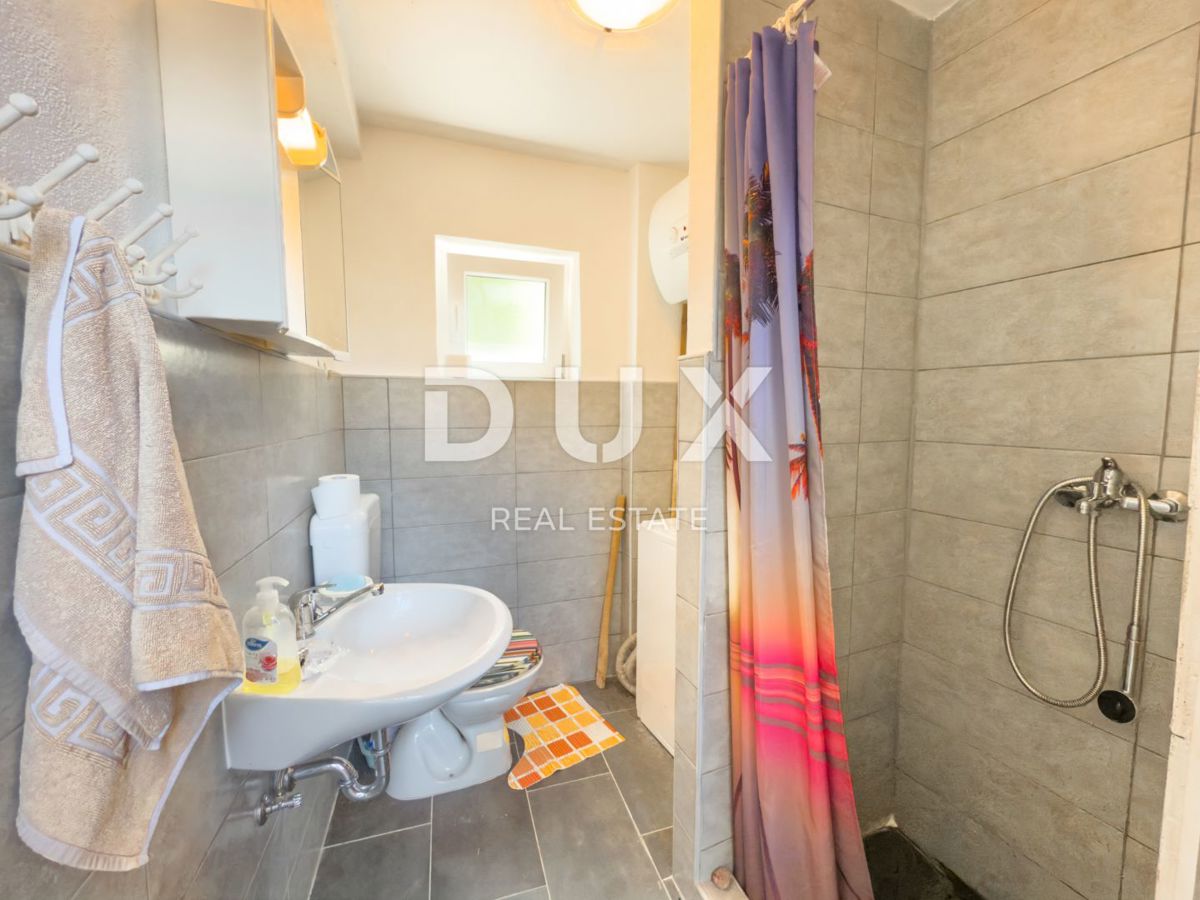 NOVI VINODOLSKI - hiša s 4 apartmaji