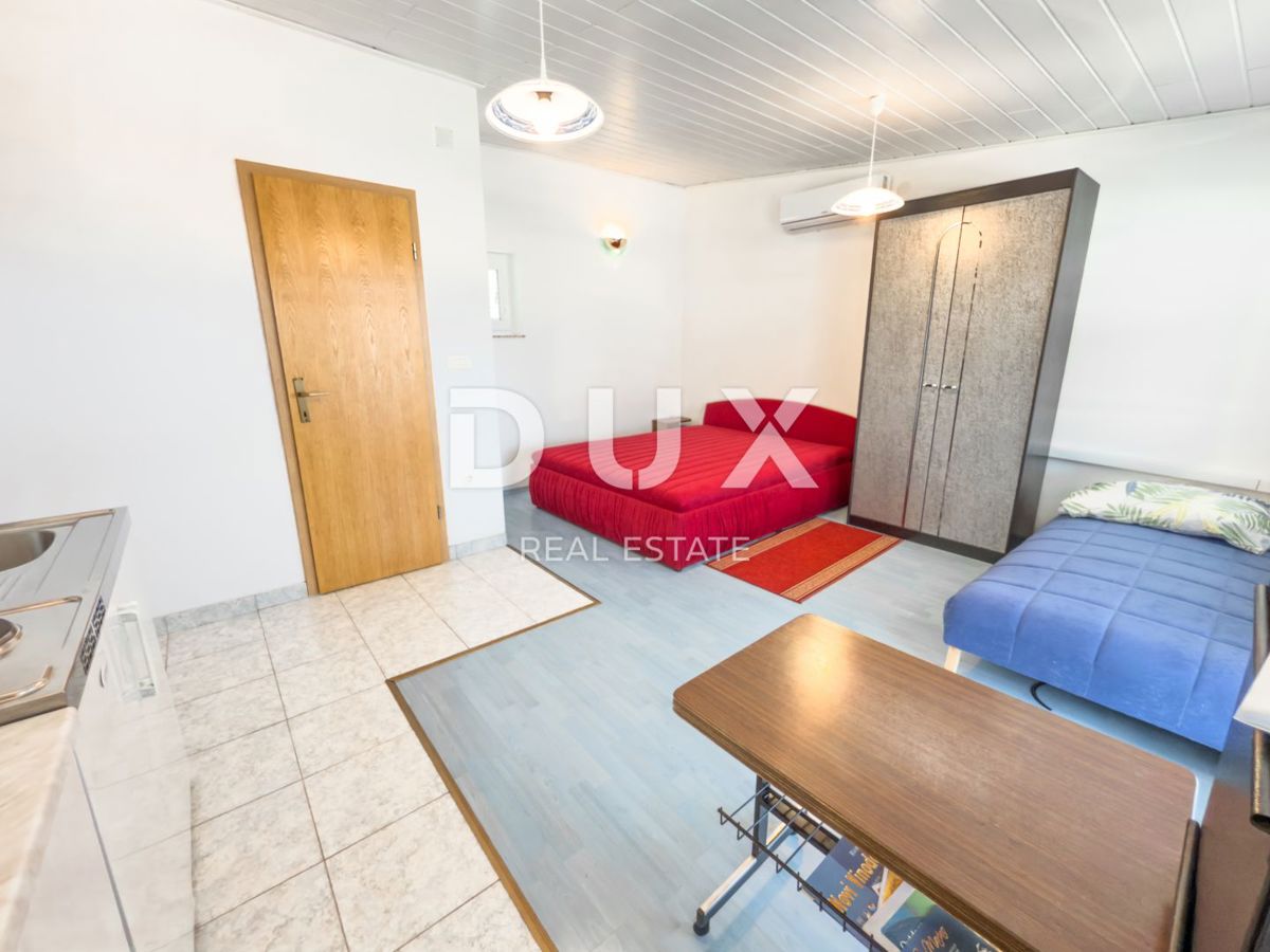 NOVI VINODOLSKI - hiša s 4 apartmaji
