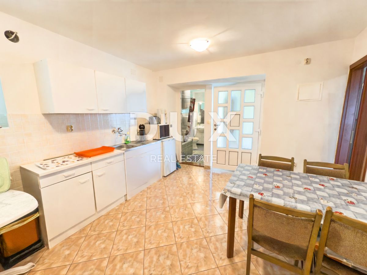 NOVI VINODOLSKI - hiša s 4 apartmaji