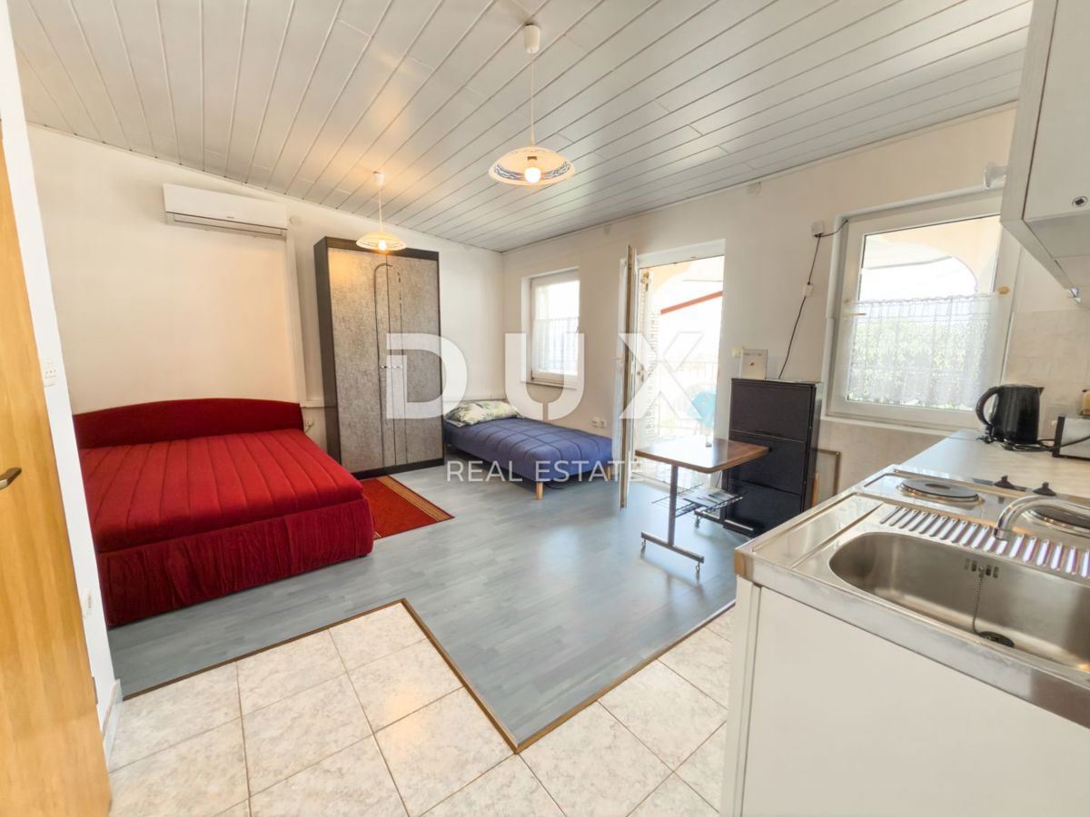 NOVI VINODOLSKI - hiša s 4 apartmaji