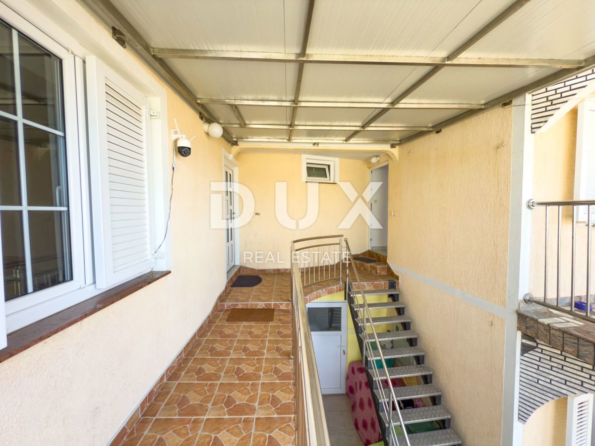 NOVI VINODOLSKI - hiša s 4 apartmaji
