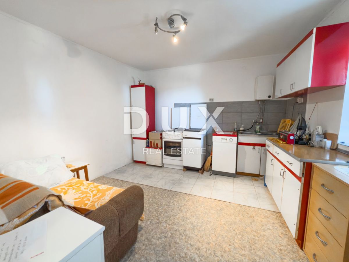 NOVI VINODOLSKI - hiša s 4 apartmaji