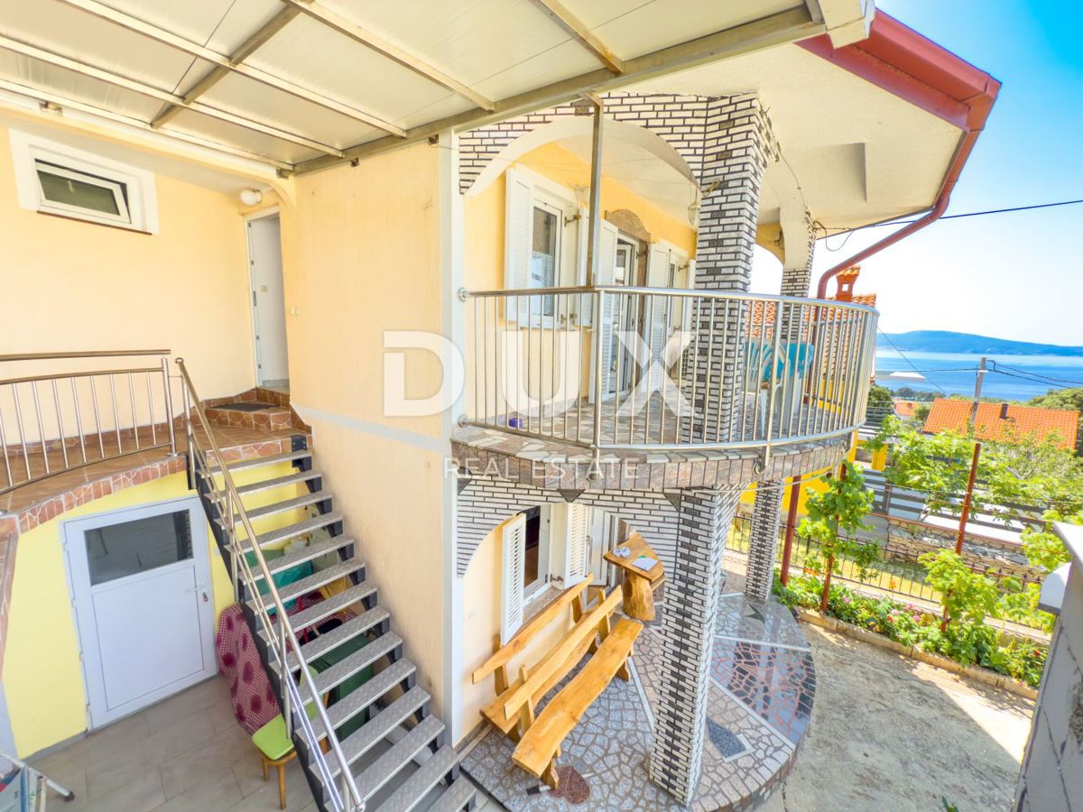 NOVI VINODOLSKI - hiša s 4 apartmaji