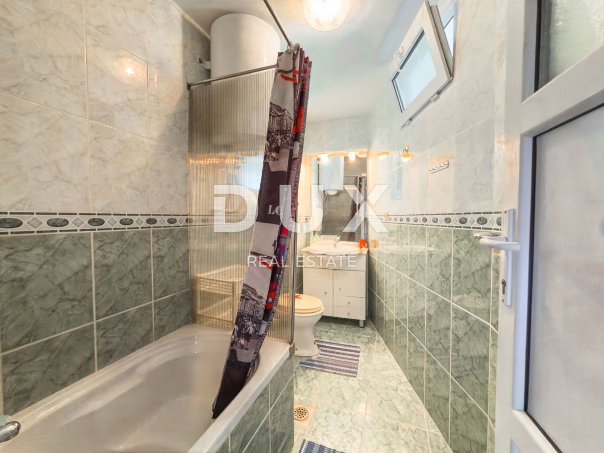 NOVI VINODOLSKI - hiša s 4 apartmaji