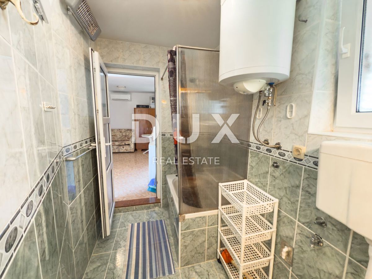 NOVI VINODOLSKI - hiša s 4 apartmaji
