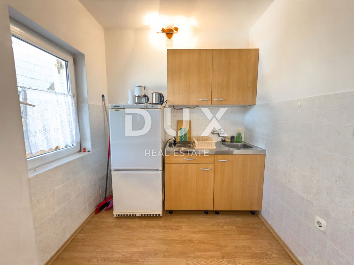 NOVI VINODOLSKI - hiša s 4 apartmaji