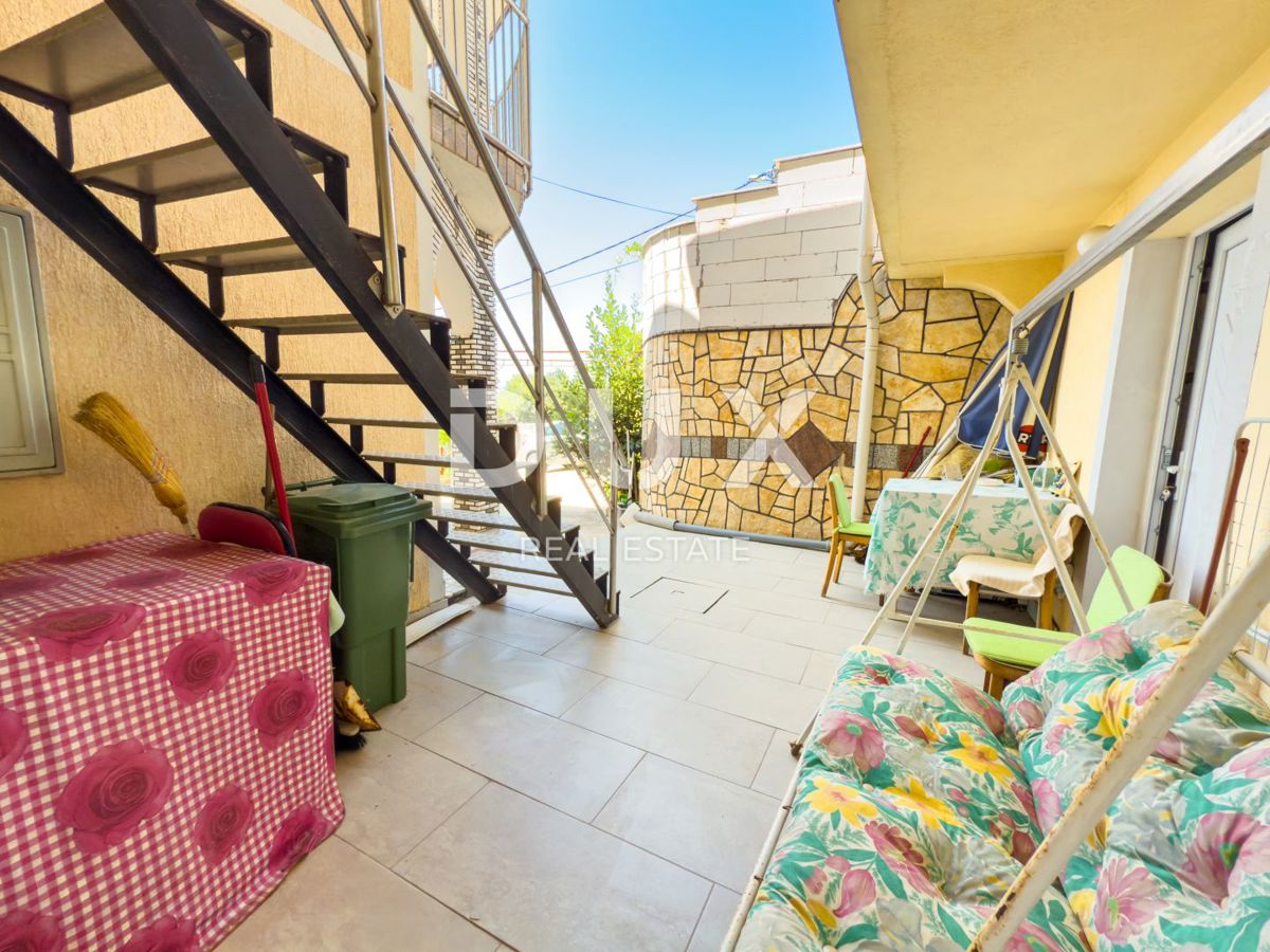 NOVI VINODOLSKI - hiša s 4 apartmaji