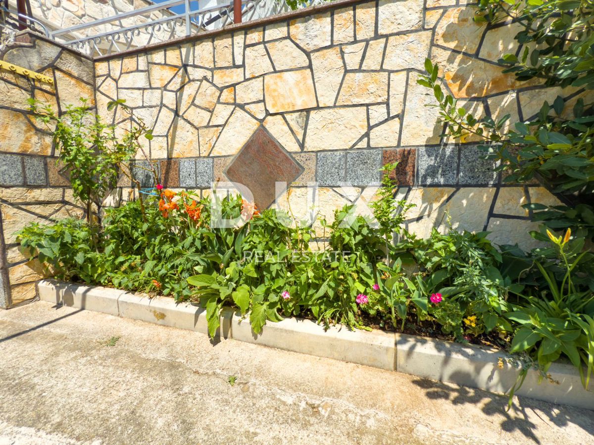 NOVI VINODOLSKI - hiša s 4 apartmaji