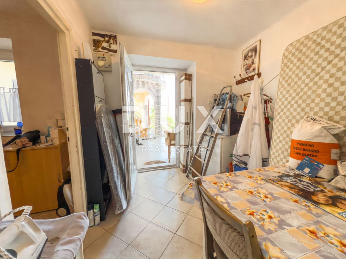 NOVI VINODOLSKI - hiša s 4 apartmaji