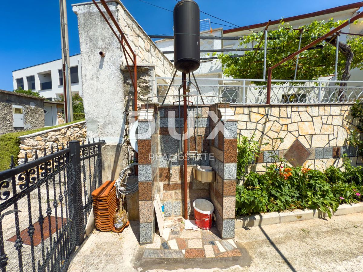 NOVI VINODOLSKI - hiša s 4 apartmaji
