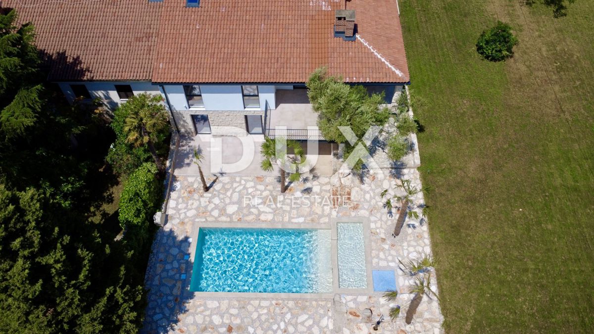 ISTRA, UMAG - Večdružinska hiša z bazenom v bližini morja