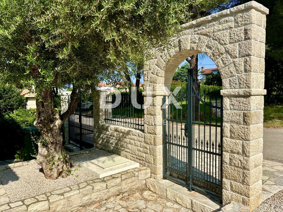 ISTRA, UMAG - Večdružinska hiša z bazenom v bližini morja