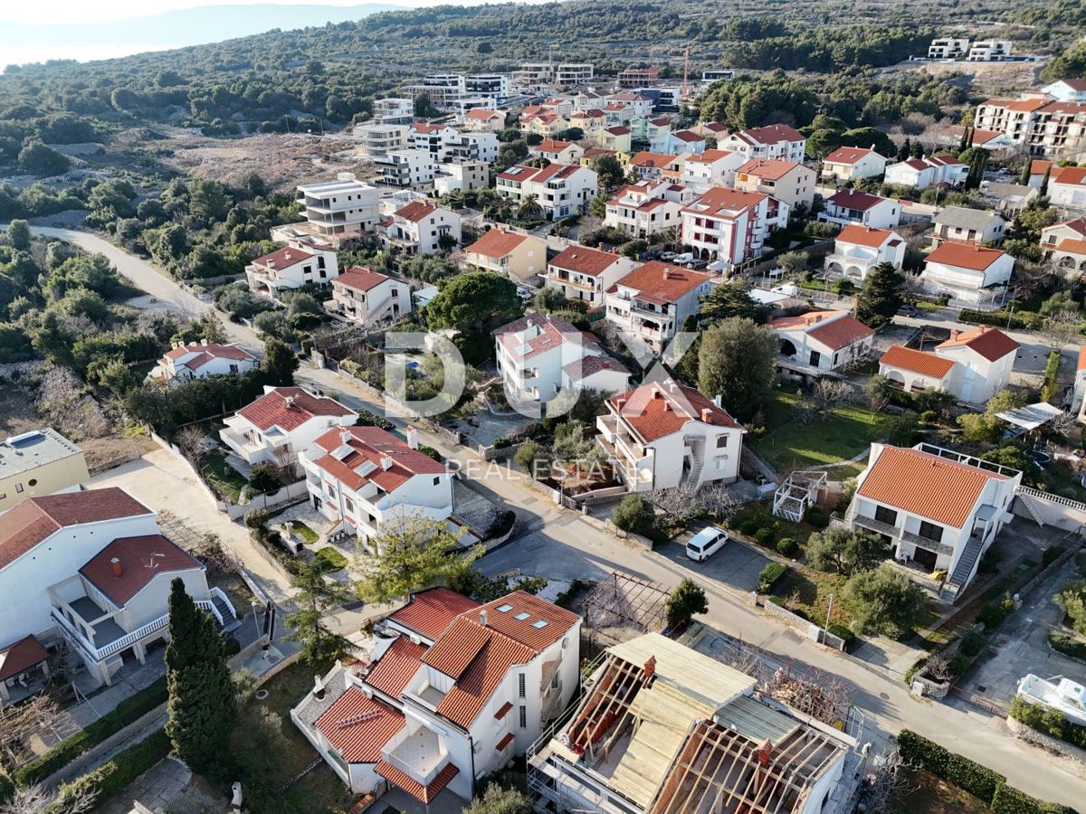 OTOK KRK, KRK - Privlačno gradbeno zemljišče v čudovitem Krku, 927 m2