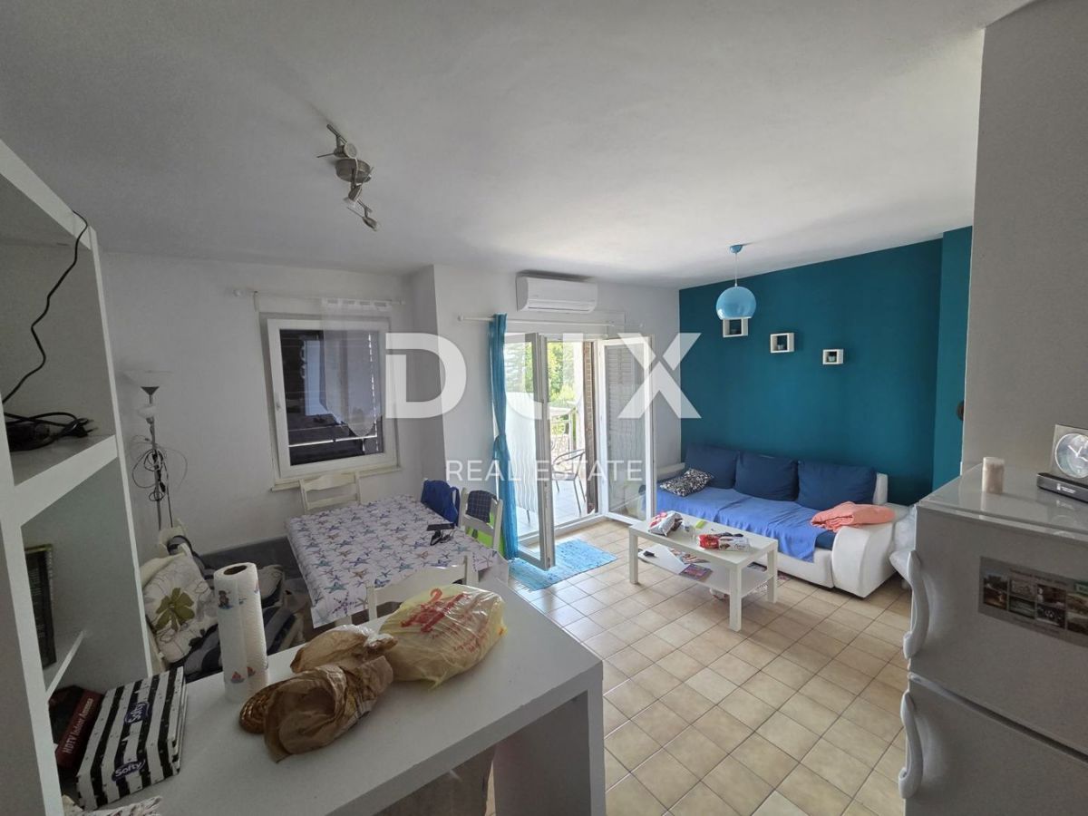 NOVI VINODOLSKI - Apartma 50 m2, 300 m od morja