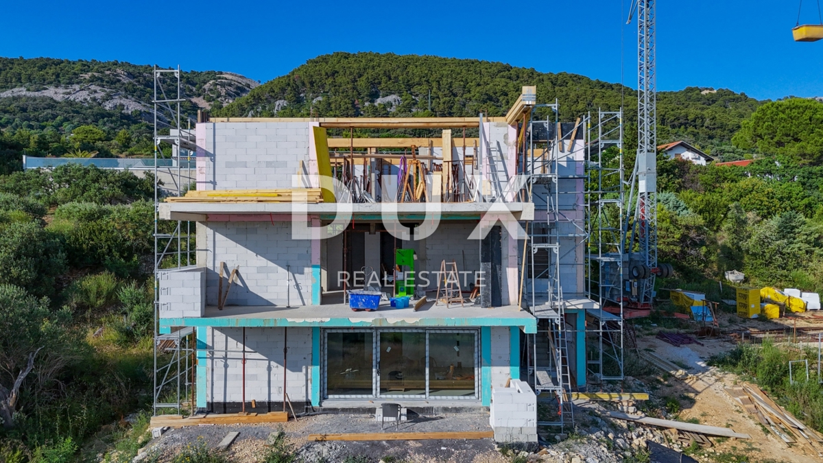 OTOK RAB, BANJOL - Apartma z zasebnim bazenom v zelenem okolju