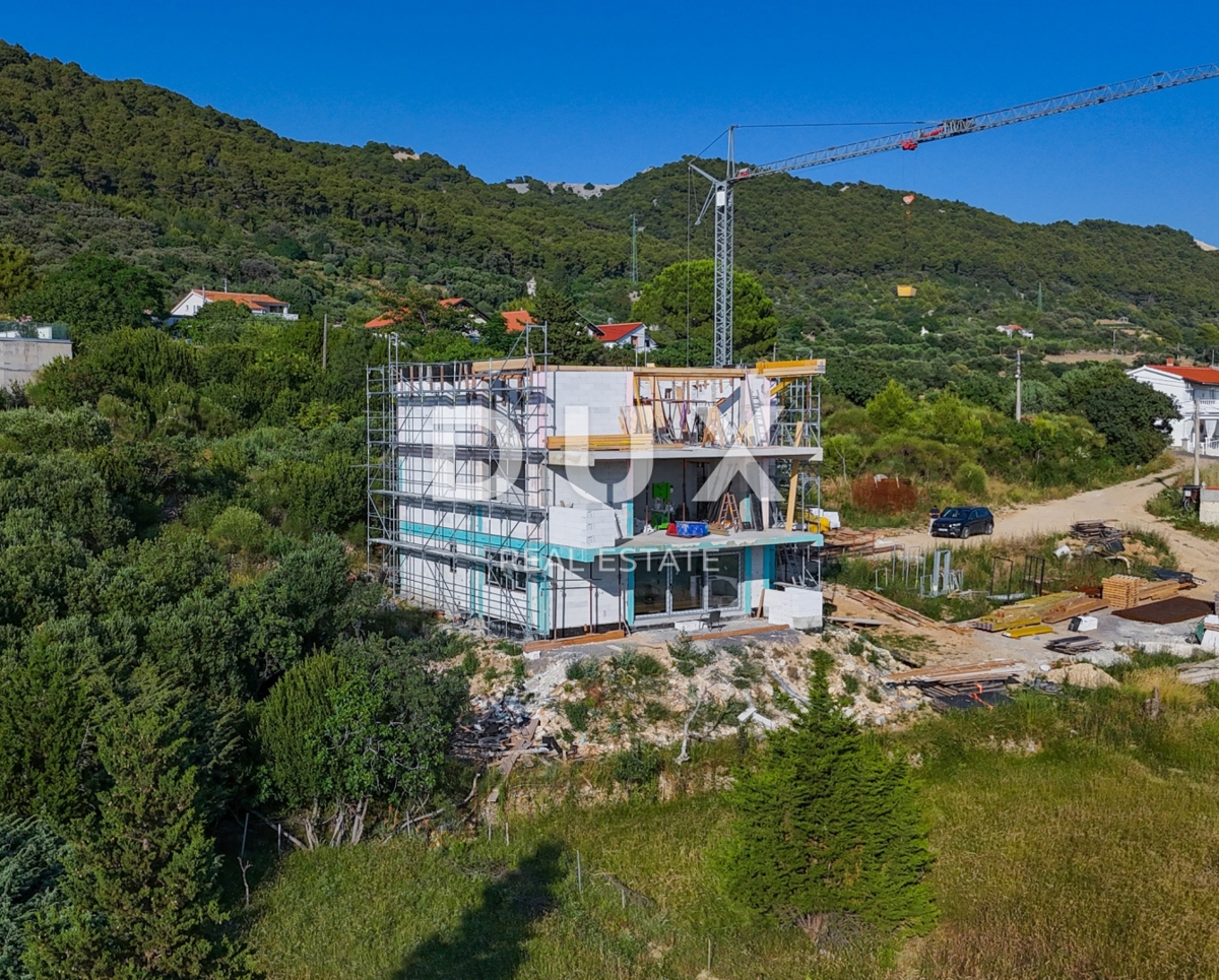 OTOK RAB, BANJOL - Apartma z zasebnim bazenom v zelenem okolju