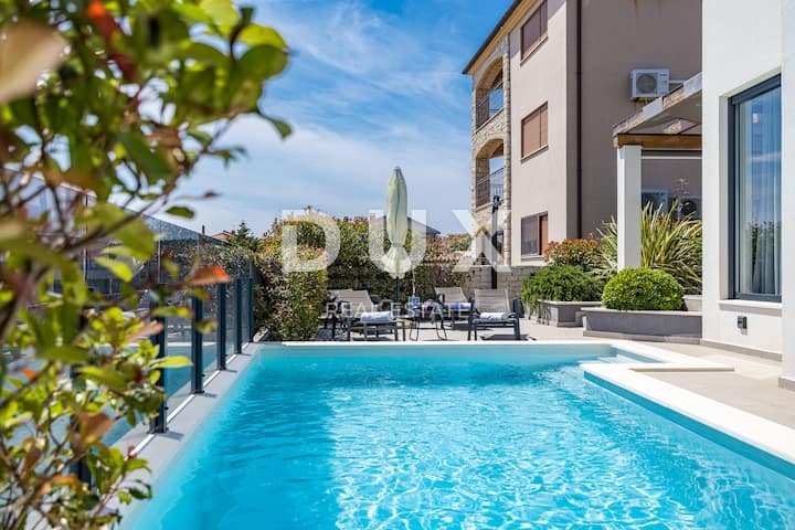 ISTRA, LIŽNJAN - Moderna vila z bazenom in panoramskim pogledom na morje, le 500 m od plaž 