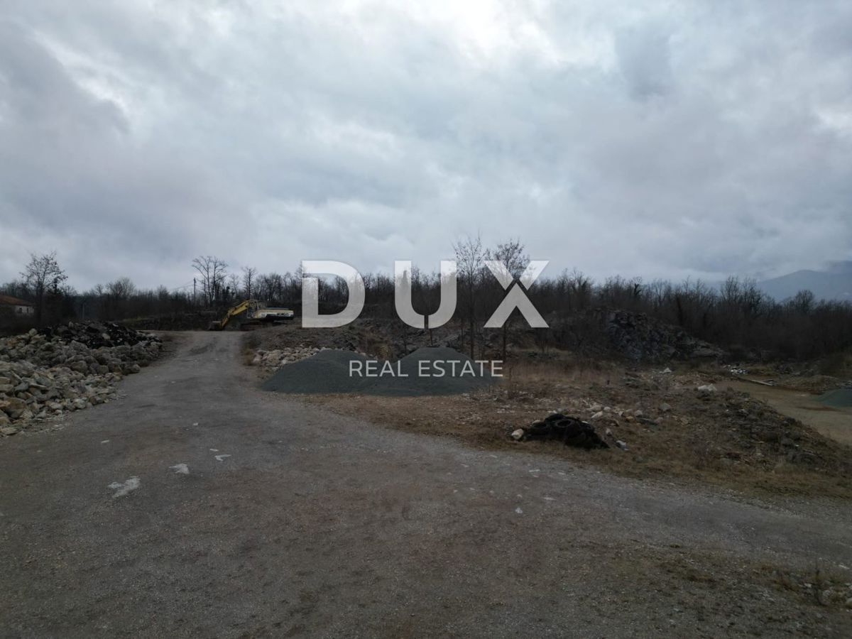 MATULJI, PERMANI - Gradbeno zemljišče 8000m2 v delovni coni za skladišče/halo, CONA M