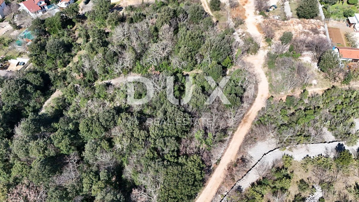 OTOK KRK, PINEZIĆI - Gradbeno zemljišče za prihodnost 560 m2