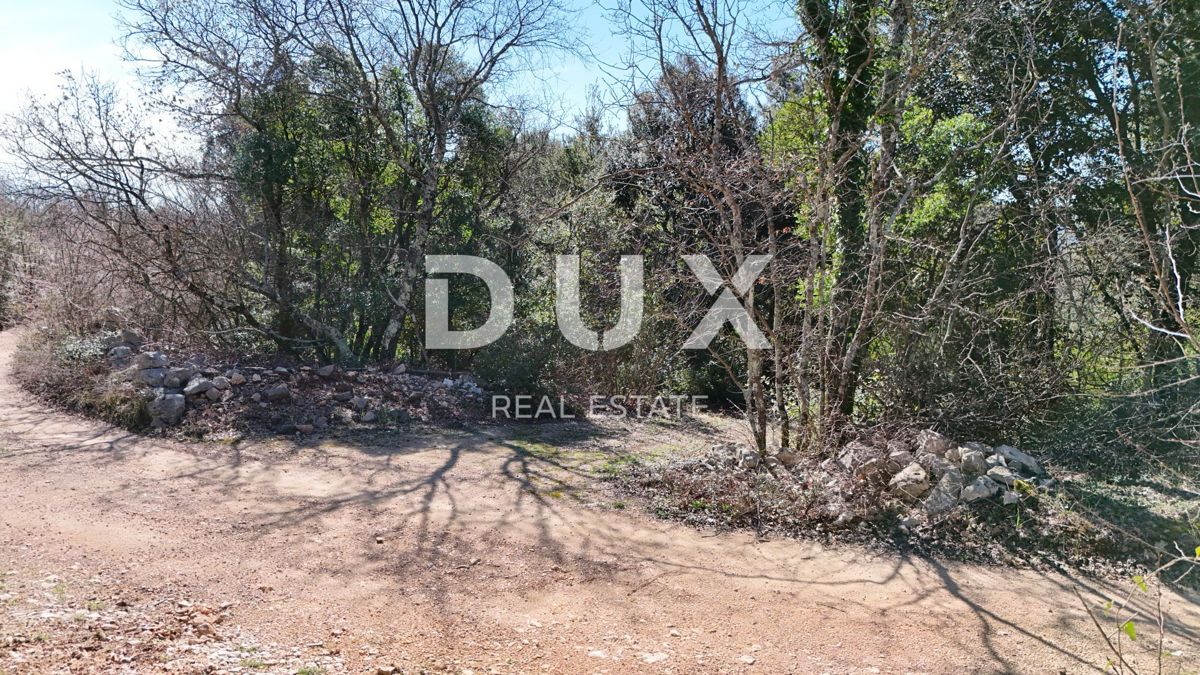 OTOK KRK, PINEZIĆI - Gradbeno zemljišče za prihodnost 560 m2