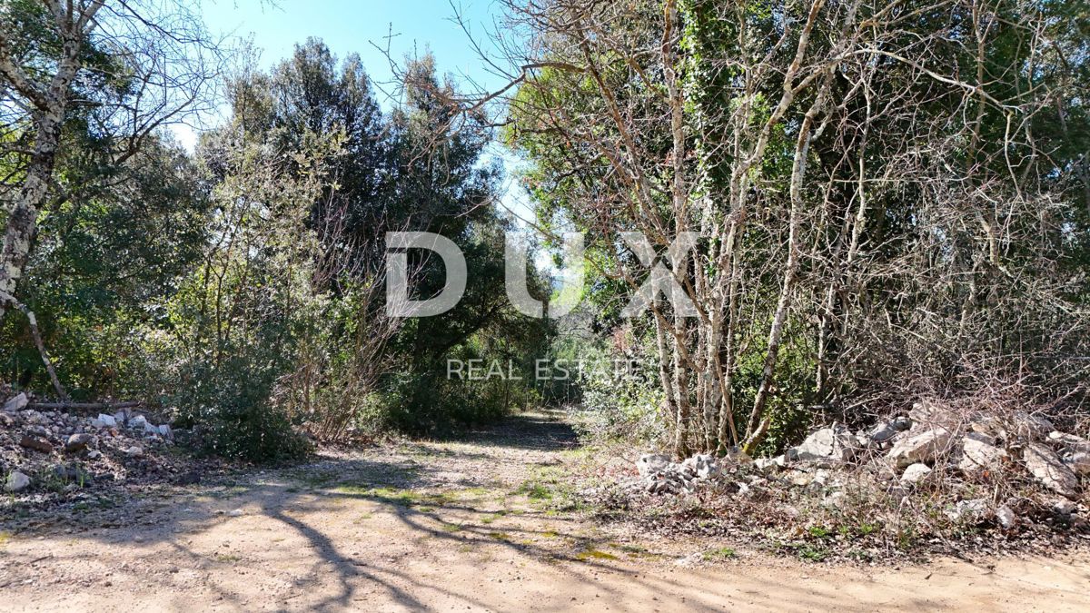 OTOK KRK, PINEZIĆI - Gradbeno zemljišče za prihodnost 560 m2