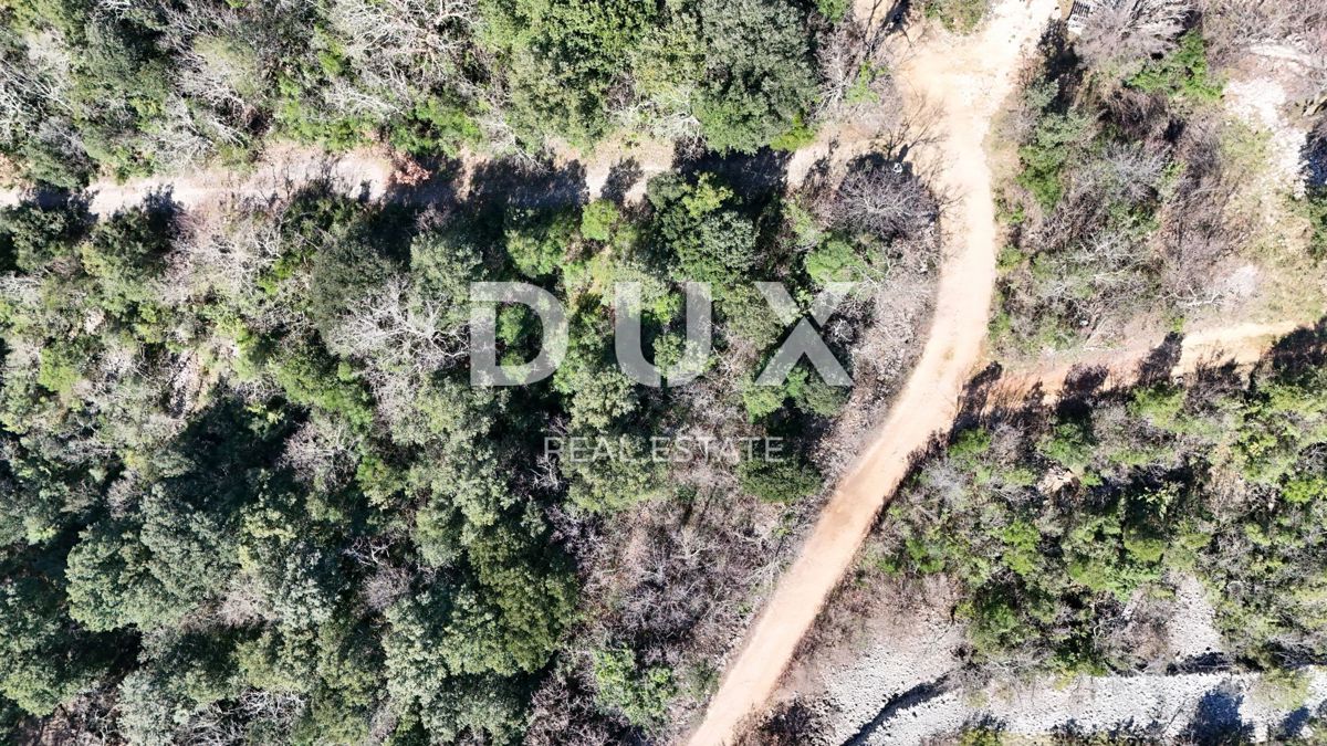 OTOK KRK, PINEZIĆI - Gradbeno zemljišče za prihodnost 560 m2