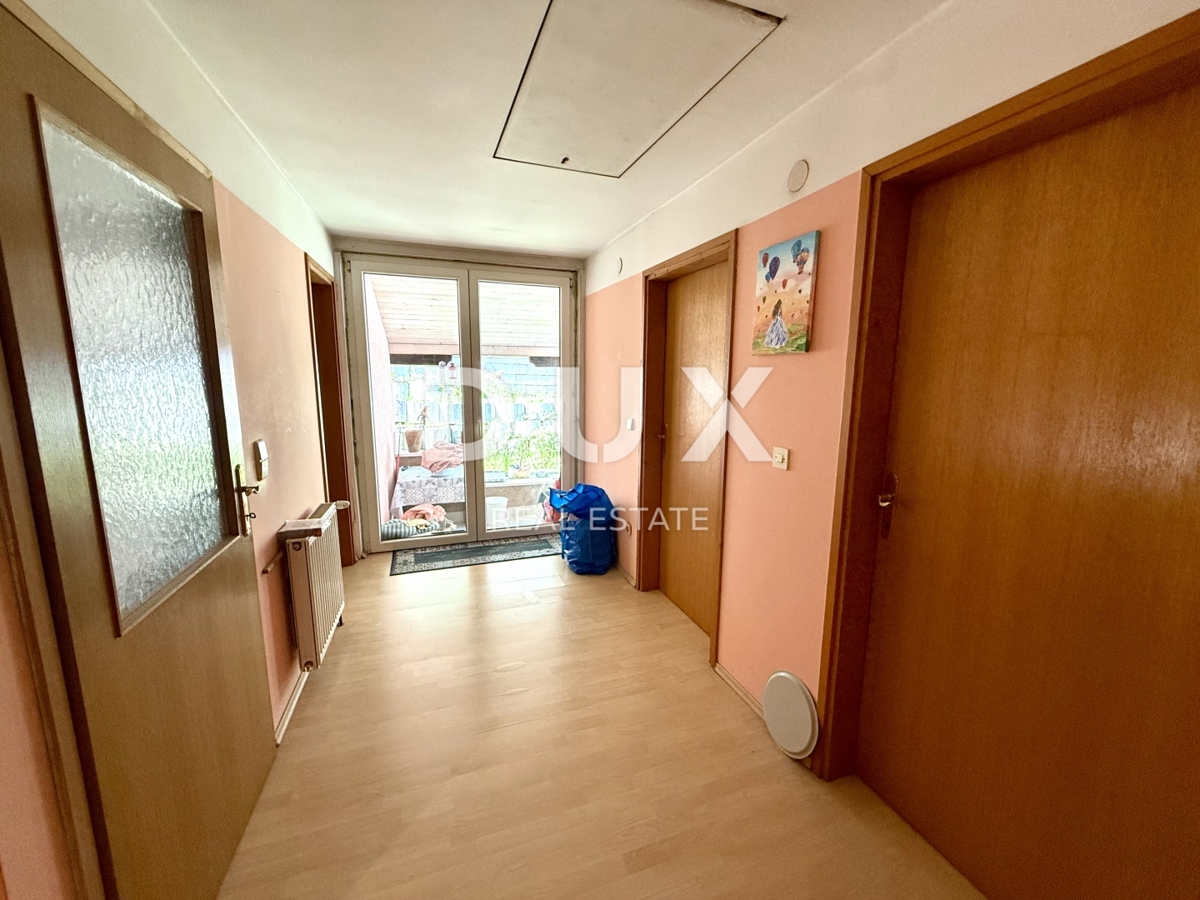 ZAGREB, ČRNOMEREC - Prostorna hiša v treh nadstropjih z garažo!