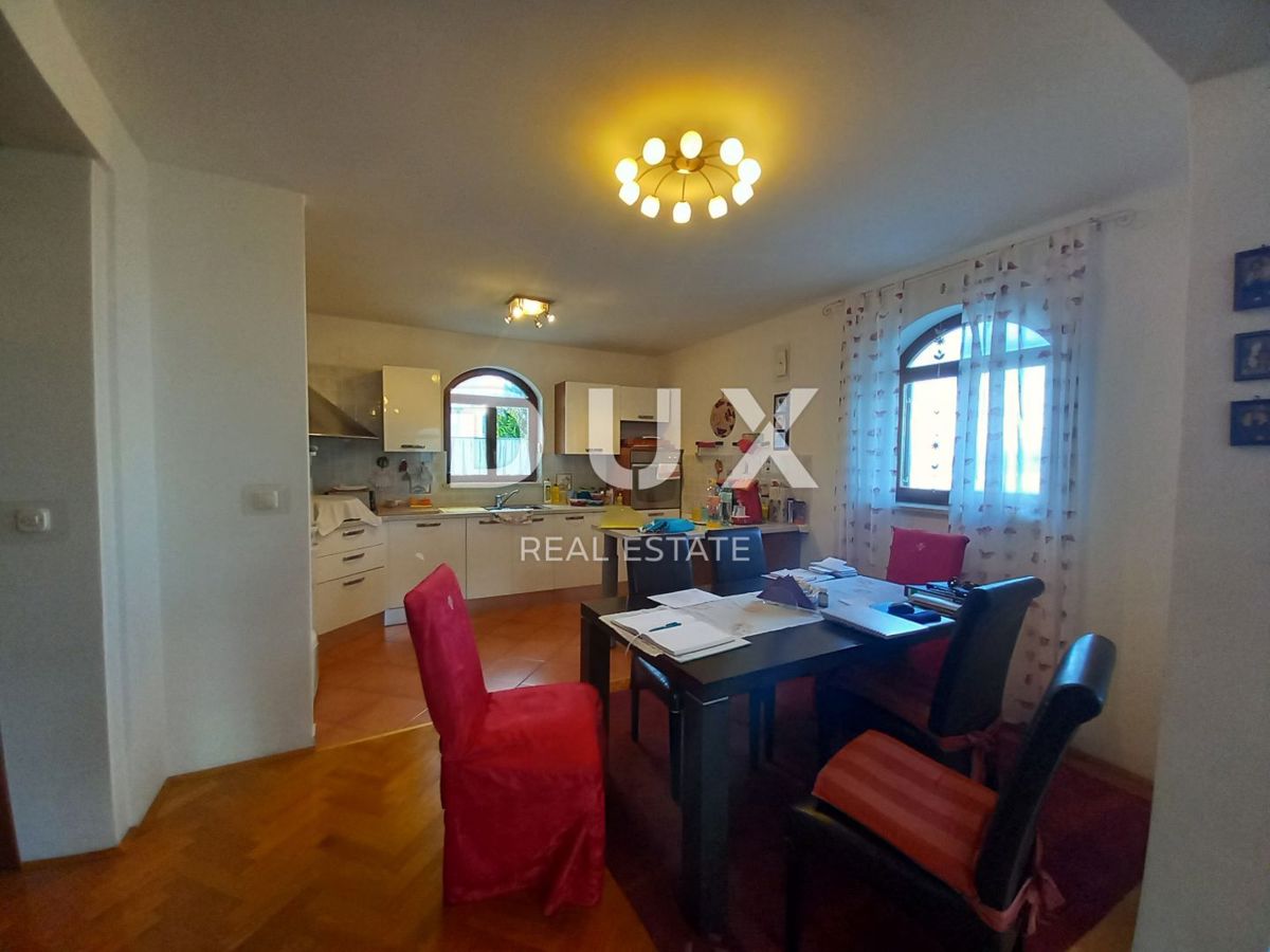 OPATIJA, POLJANE - Čudovita samostojna hiša z bazenom, garažo in pogledom na morje