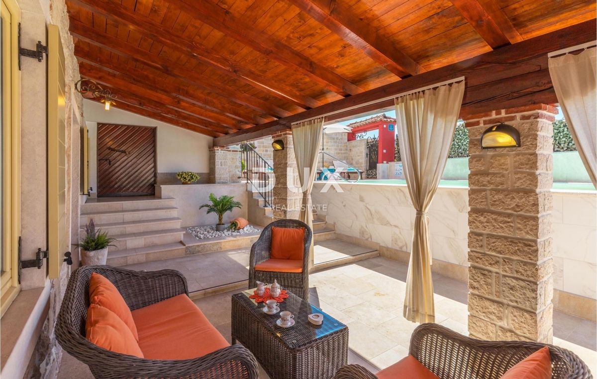 ISTRA, BUJE - Apartmajska hiša z bazenom