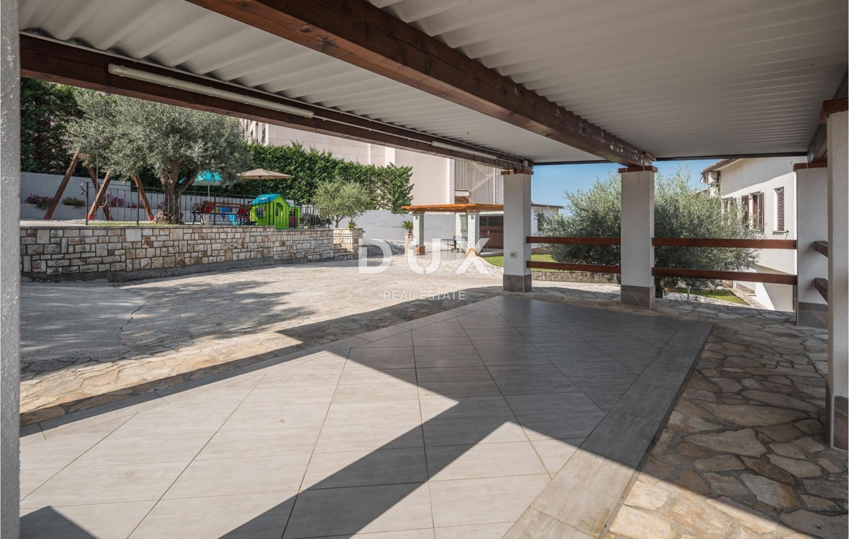 ISTRA, BUJE - Apartmajska hiša z bazenom