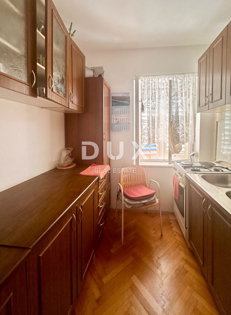 CRIKVENICA - Apartma razdeljen na dva apartmaja s čudovitim pogledom na morje. GARAŽA!