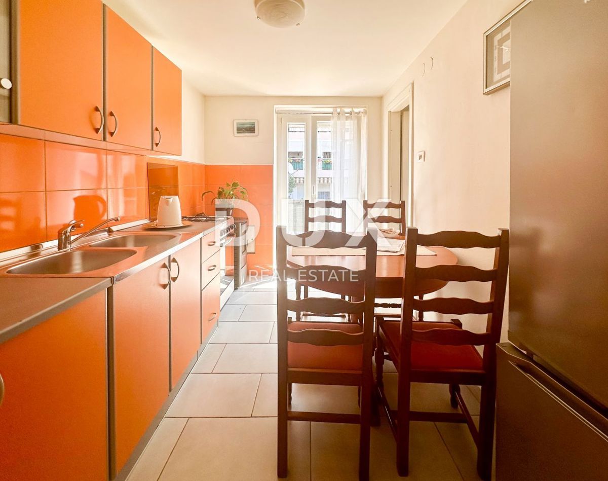 CRIKVENICA - Apartma razdeljen na dva apartmaja s čudovitim pogledom na morje. GARAŽA!