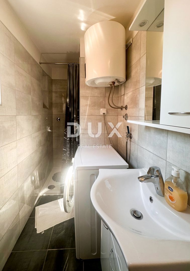 CRIKVENICA - Apartma razdeljen na dva apartmaja s čudovitim pogledom na morje. GARAŽA!