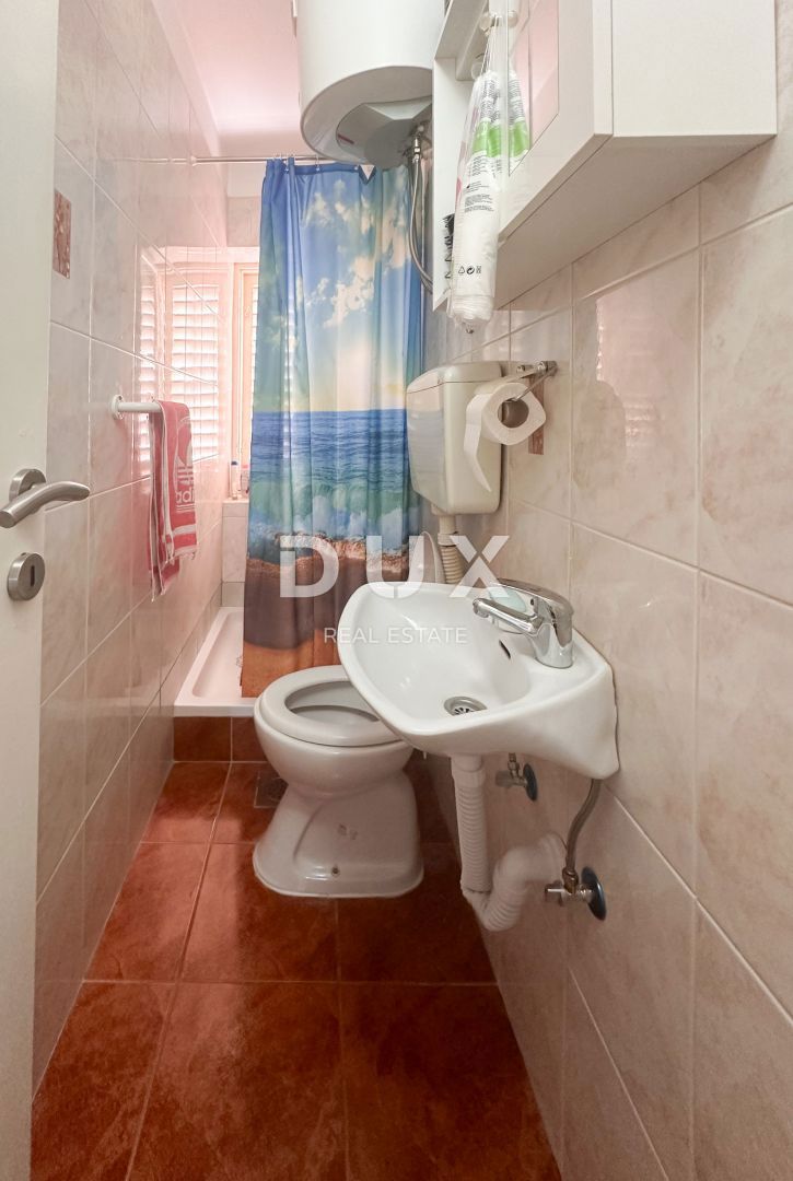 CRIKVENICA - Apartma razdeljen na dva apartmaja s čudovitim pogledom na morje. GARAŽA!